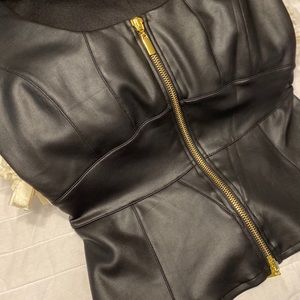 Beautiful black top, leather look